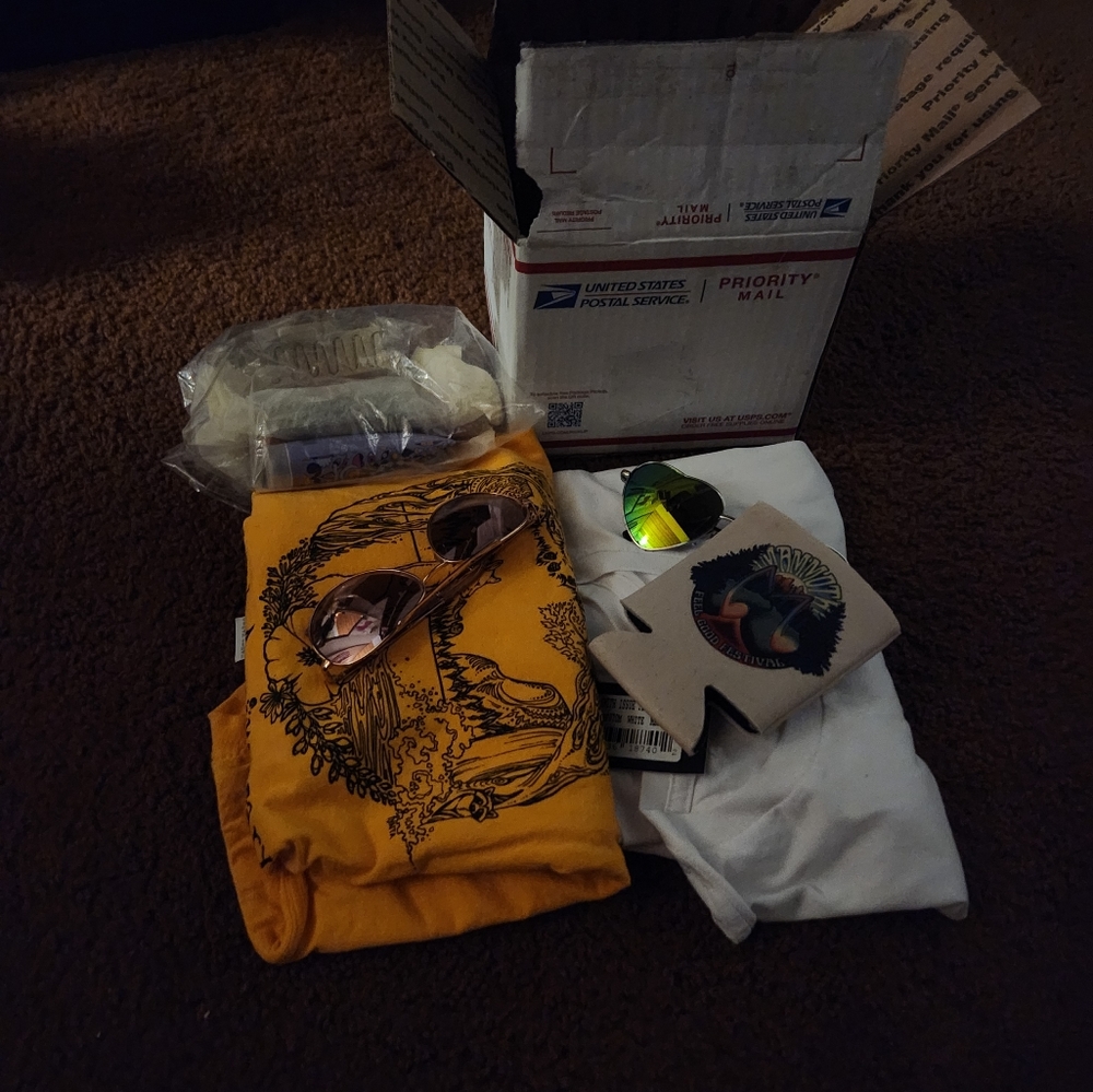 Womens clothes, accessories, and sephora samples